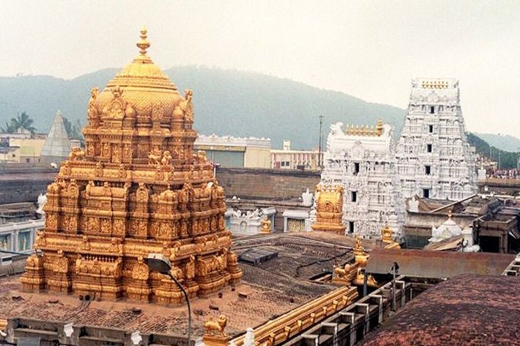 तिरुपति बालाजी मंदिर, आंध्र प्रदेश का प्रसिद्ध हिंदू मंदिर, भगवान विष्णु का धाम भारत की टॉप 10 धार्मिक यात्रा